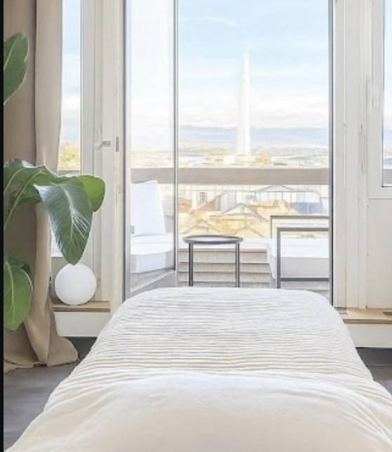 La cabine de soins de Warda Institut, avec vue sur le Jet d'eau